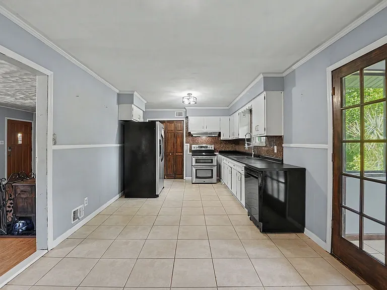 18 Silverstone Cir — Photo 12