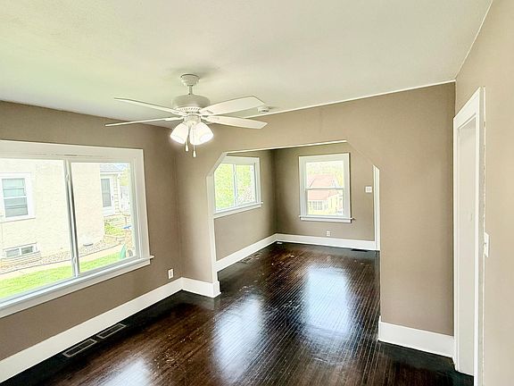 3rd image of 1524 East Ave
