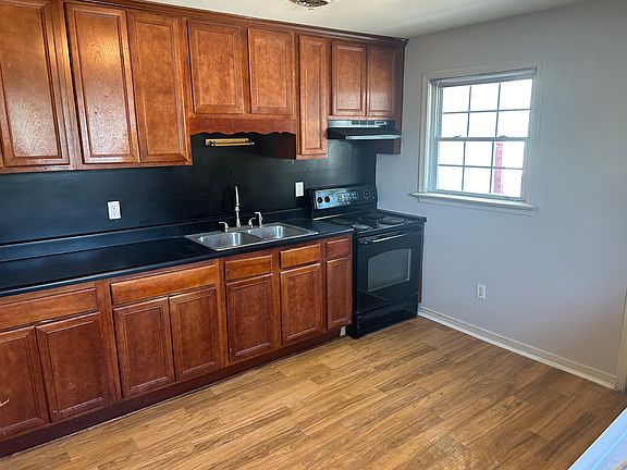 4th image of 2026 Parkwood Ave APT B