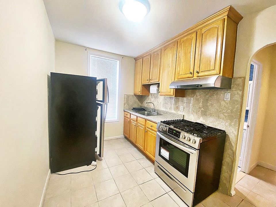 1st image of 205 Bay 28th St Floor 1