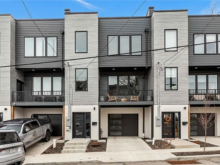 240 E Jefferson St — Photo 2