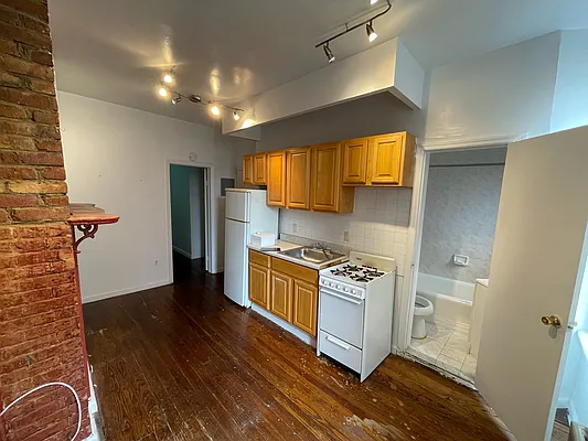 Rented by G Y B Realty Inc | media 10