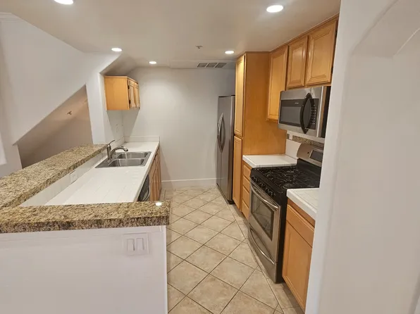 5200 Premiere Hills Cir, Woodland Hills, CA