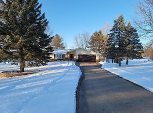 N5125 Treganza Dr, New Lisbon, WI 53950