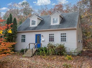 82 Deerfield Rd, Mashpee, MA 02649
