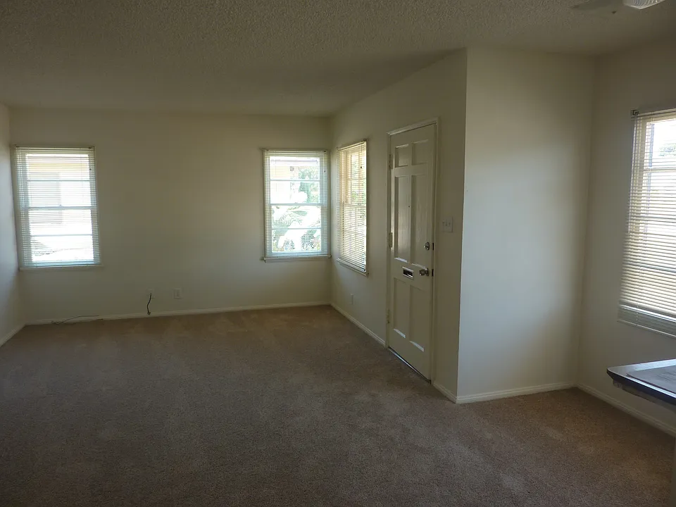 2704 Graham Ave #3