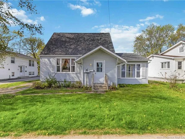 642 Maclaren Ave, Fredericton, NB E3A 3L2