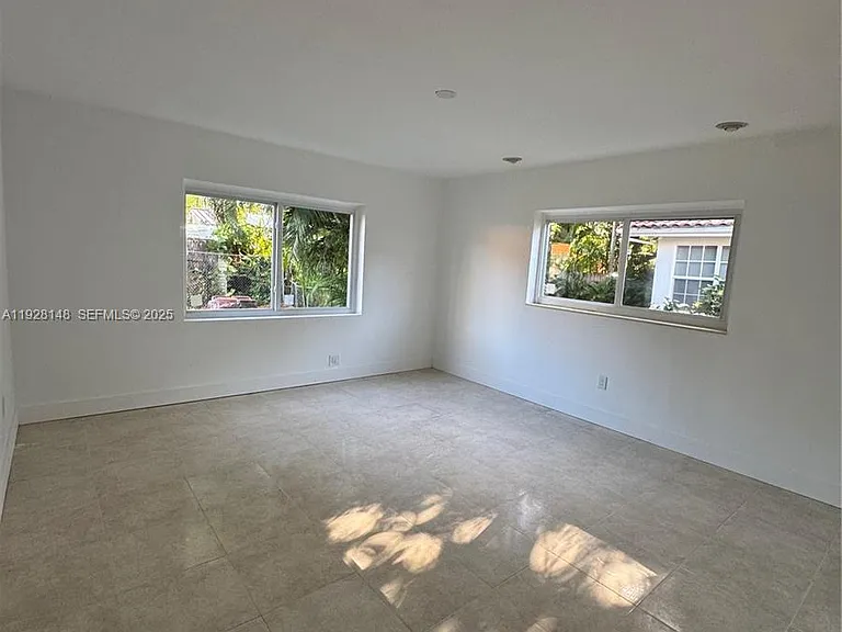 3021 SW 2nd Ave — Photo 16