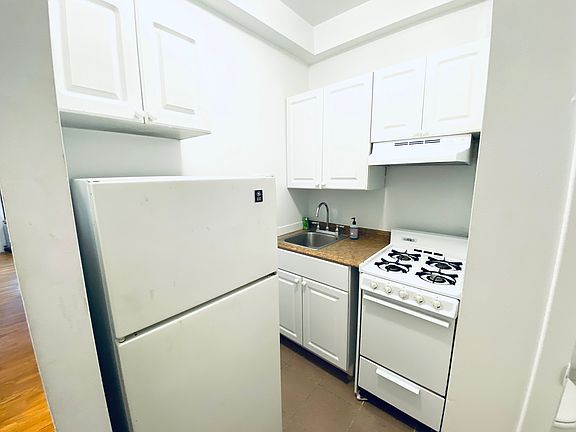 4th image of 11 Jones St #12A
