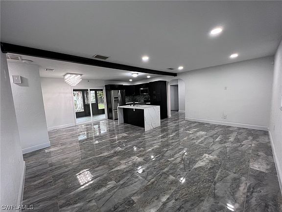 2nd image of 1423 Davis Dr