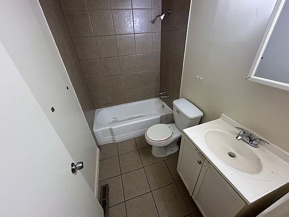5th image of 1742-1748 Bristol Ave #1744
