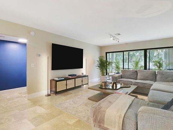 5th image of 1700 Presidential Way APT 201