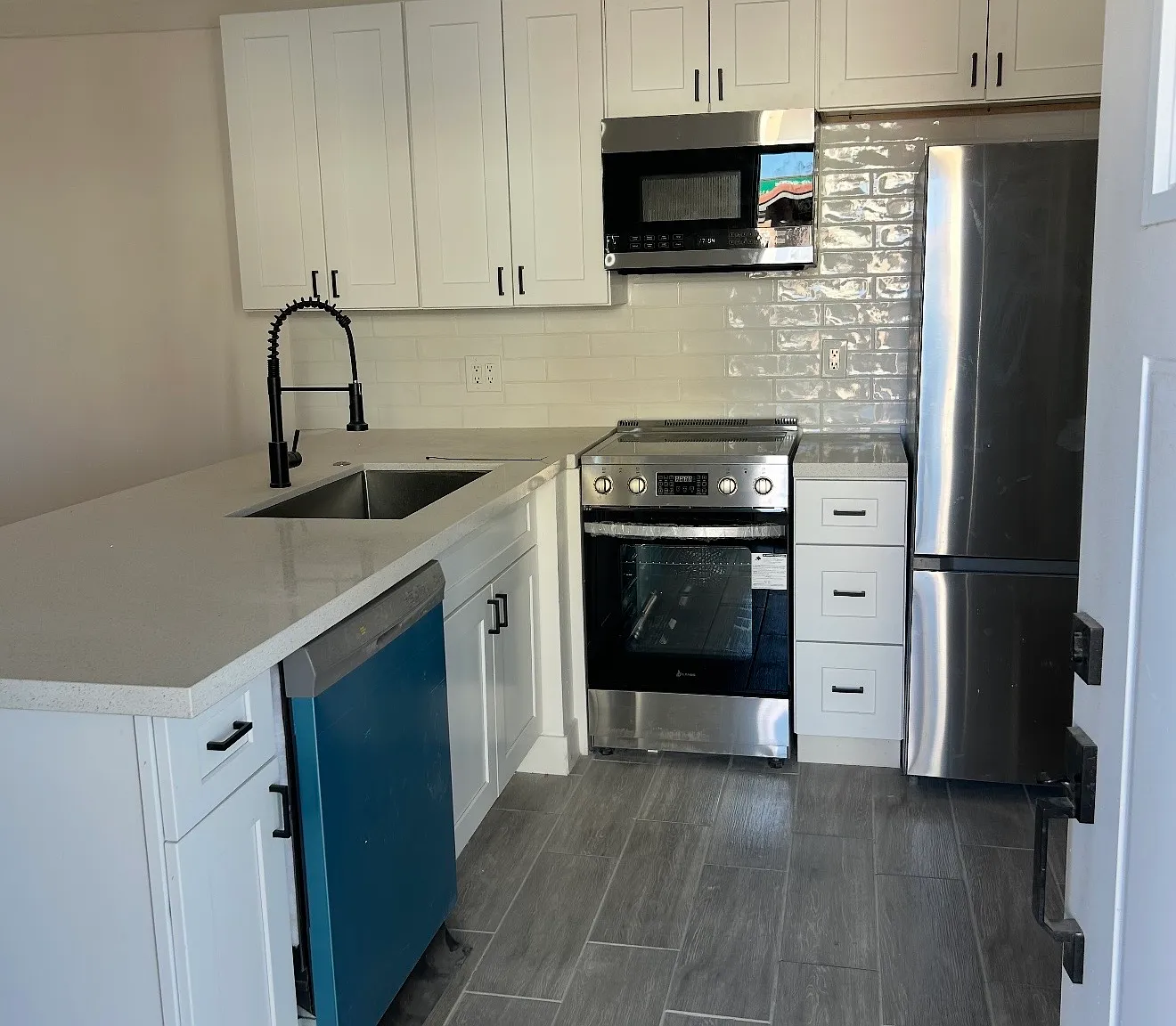 Studio, 400 sqft, $900 — Photo 1