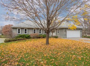 7124 Park View Ln, Eden Prairie, MN 55346