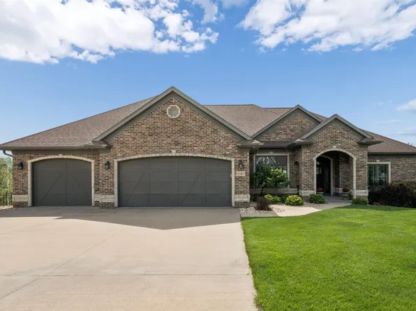 2101 Wedgewood Dr, Dubuque, IA 52002