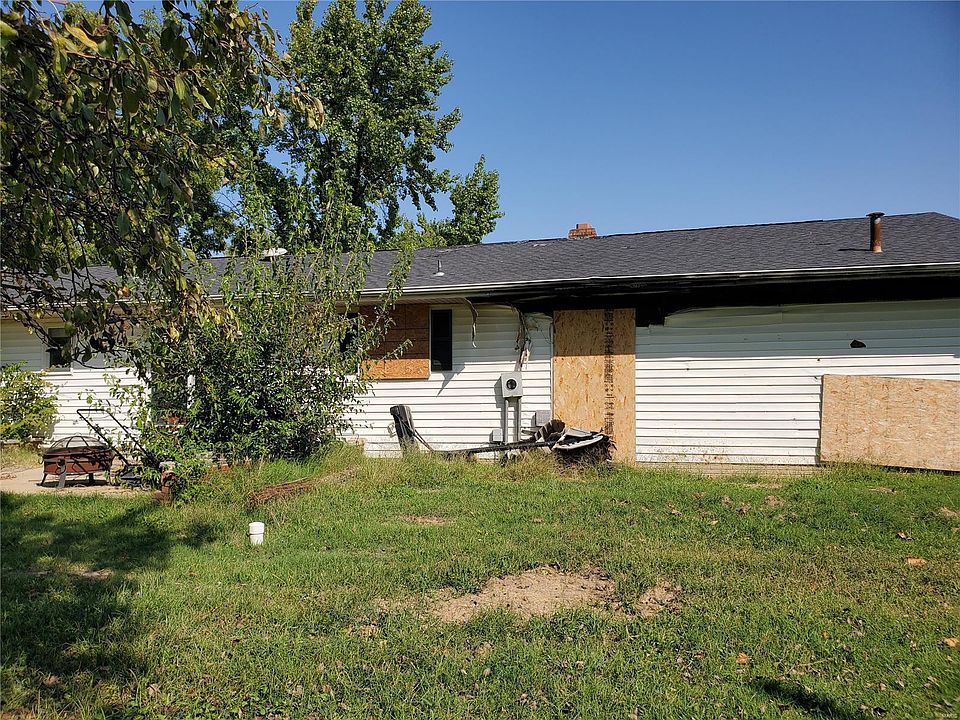 2nd image of 1050 Saint Clair St