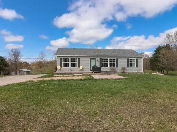 6071 E Gallivan Rd, Cedar, MI 49621