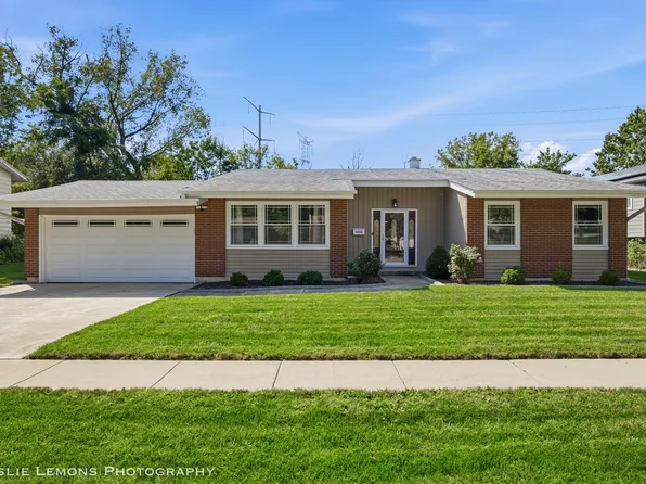 6020 Tyler Dr, Woodridge, IL 60517