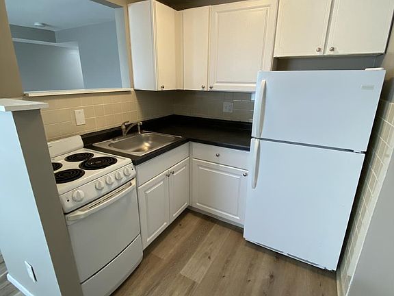 3rd image of 4787 W 130th St APT 104