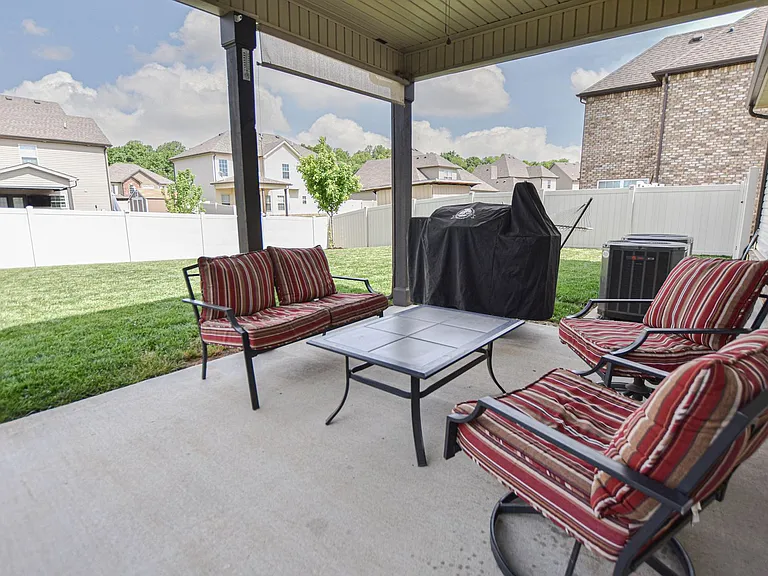 1016 Meadowview Ln — Photo 16