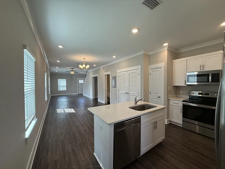 202 Date Palm Ln #1 — Photo 9