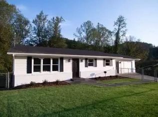 215 Meadowbrook Rd, Hazard, KY 41701