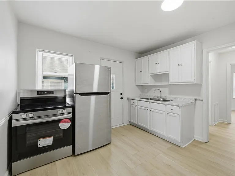 1509 - 1511 N Chester Avenue — Photo 13