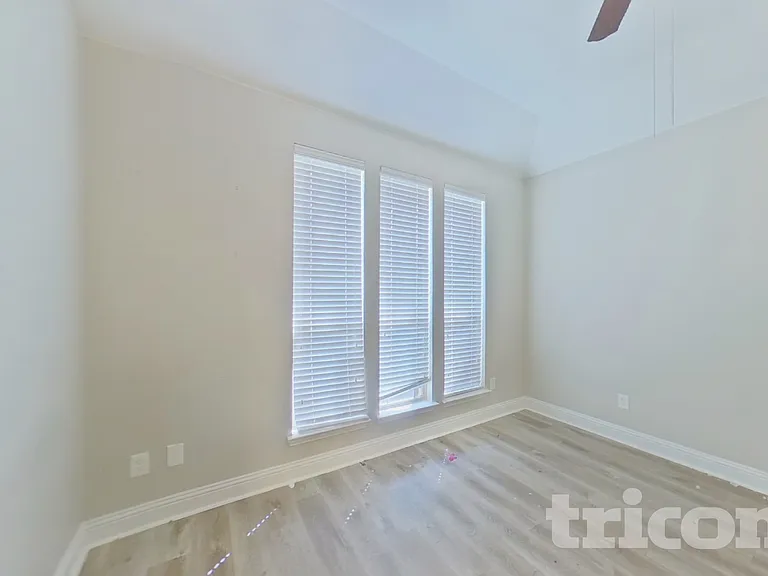 1301 Hearthstone Dr — Photo 2