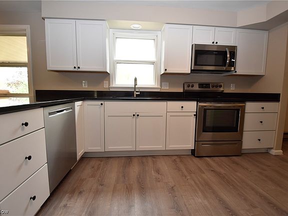 5th image of 2288 Tanglewood Dr