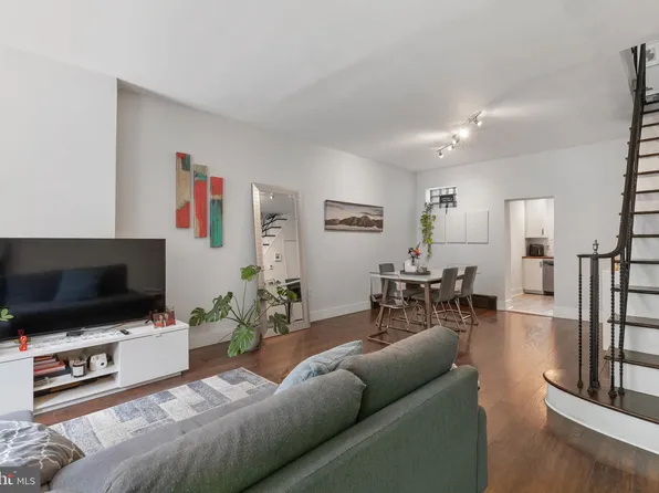 2229 S Darien St, Philadelphia, PA 19148