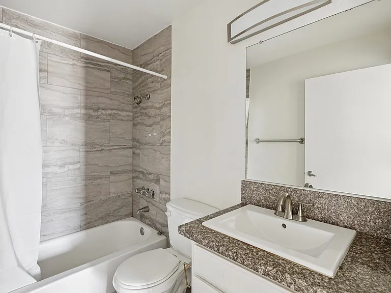 11657 Oxnard Str. — Photo 23