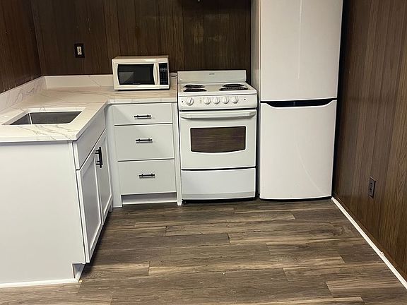 4th image of 9731 Joseph Campau St #8