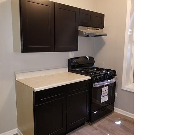 3rd image of 431 N Lawndale Ave #1