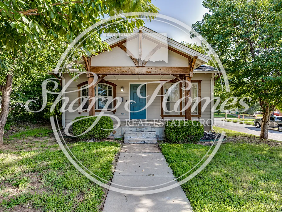 1633 NE 11th St