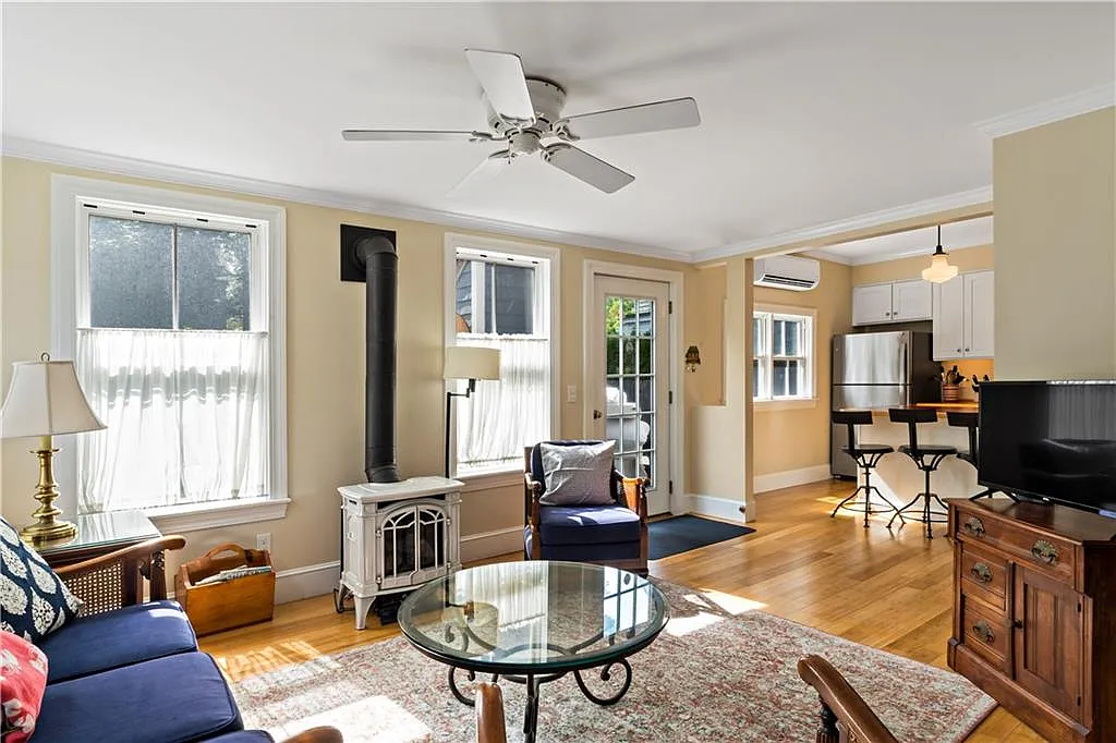 2 bed, 2.0 bath, 1160 sqft, $10,000 — Photo 4