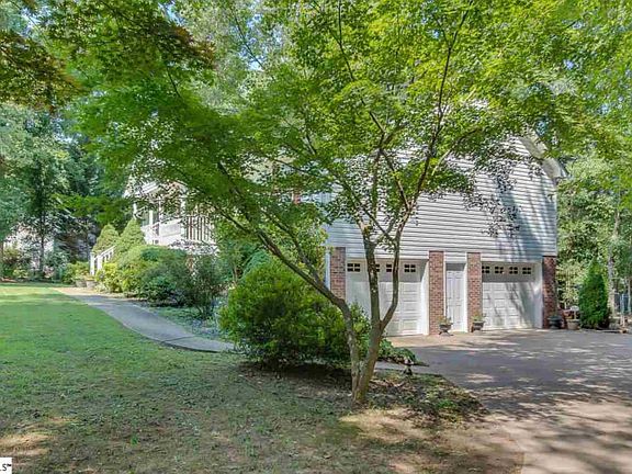 3rd image of 202 N Songbird Ln