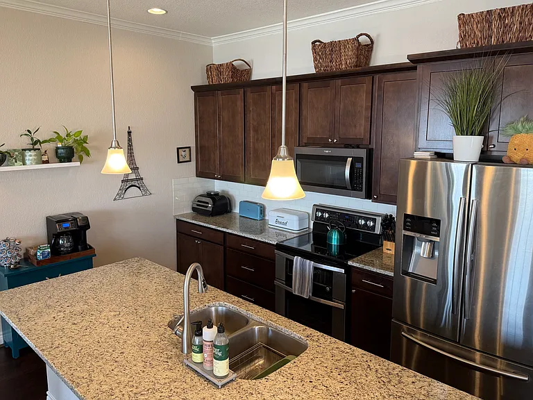 1201 Highknoll Ln — Photo 2