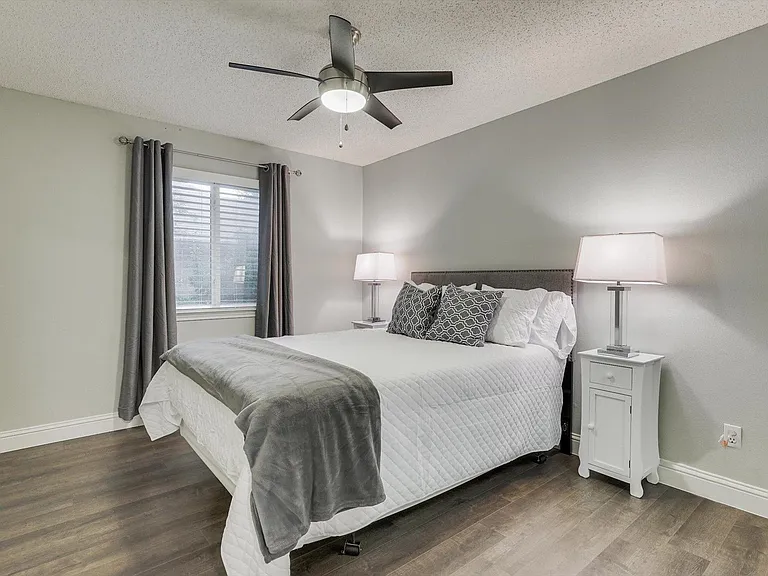 1717 Parkwood Dr — Photo 19