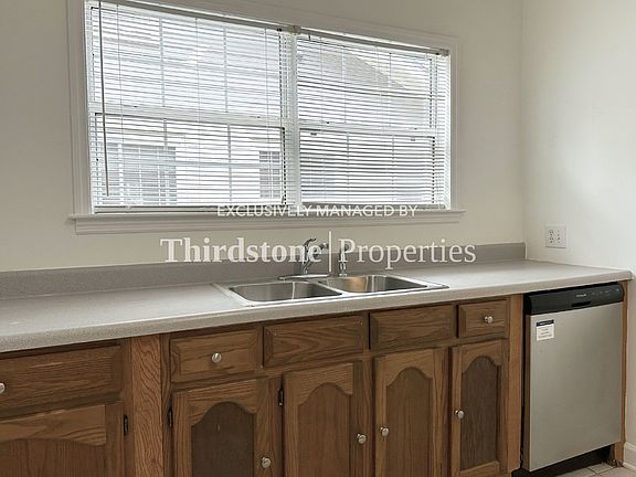 3rd image of 2883 Selma St
