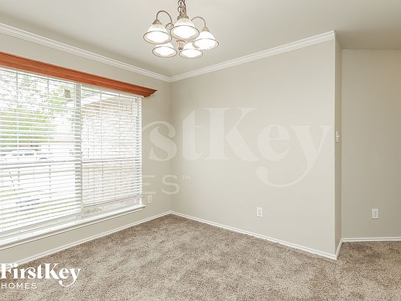 4th image of 315 Donalan Dr