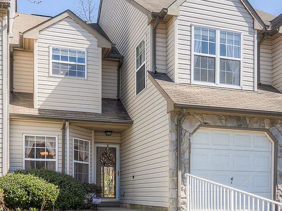 3rd image of 2304 Grassy Hollow Dr