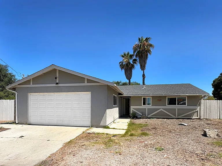 552 Luna Dr — Photo 1