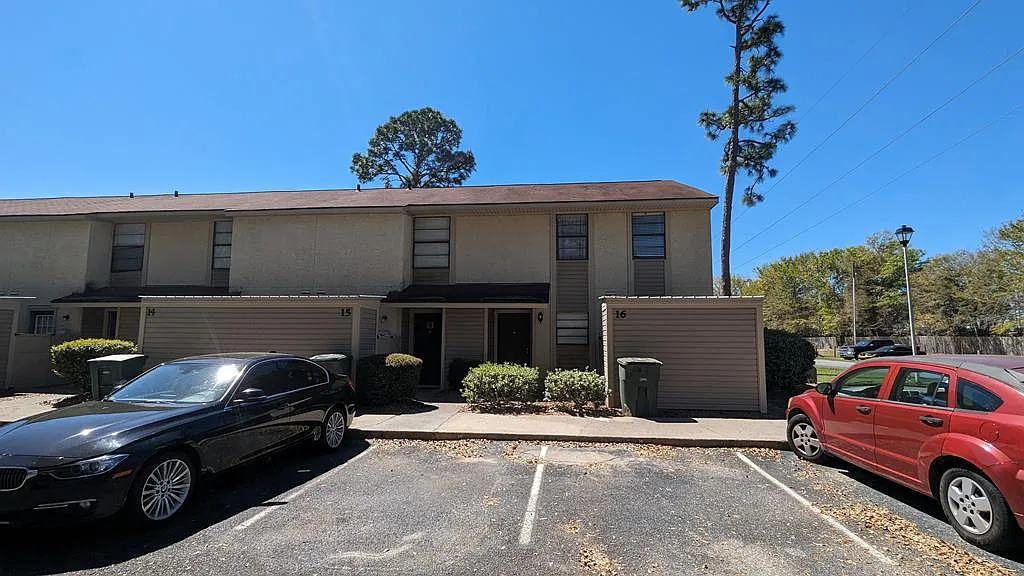 3 bed, 1.5 bath, 1340 sqft, $1,350 — Photo 1