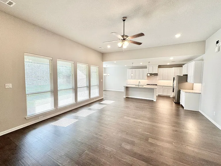 809 Uplands Dr — Photo 4