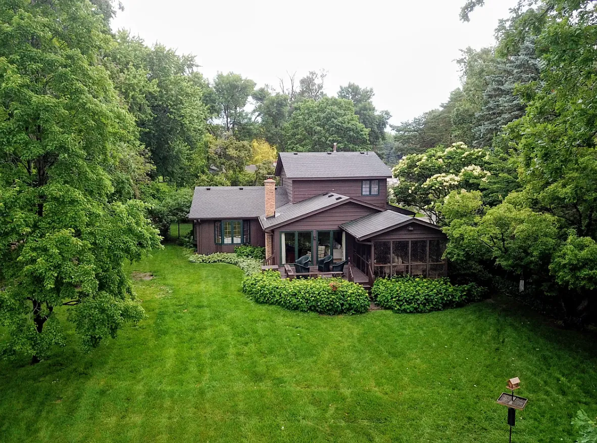 4 bed, 2.5 bath, 2829 sqft, $4,400 — Photo 2