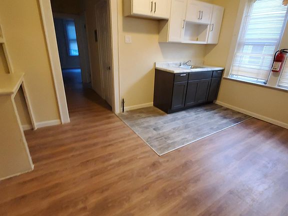 4th image of 15 Essex St #1R