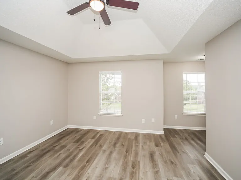 7228 Hunters Horn Dr — Photo 10