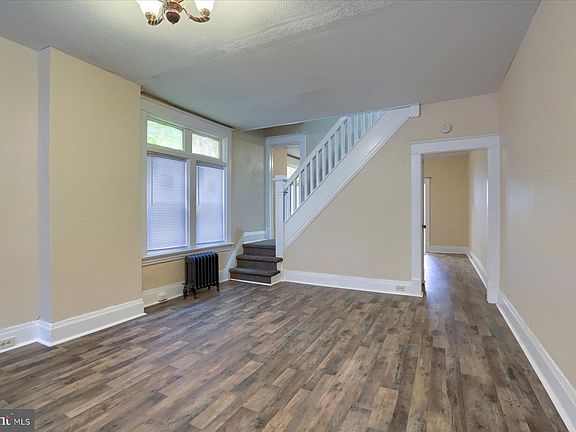 5th image of 1917 Chestnut St