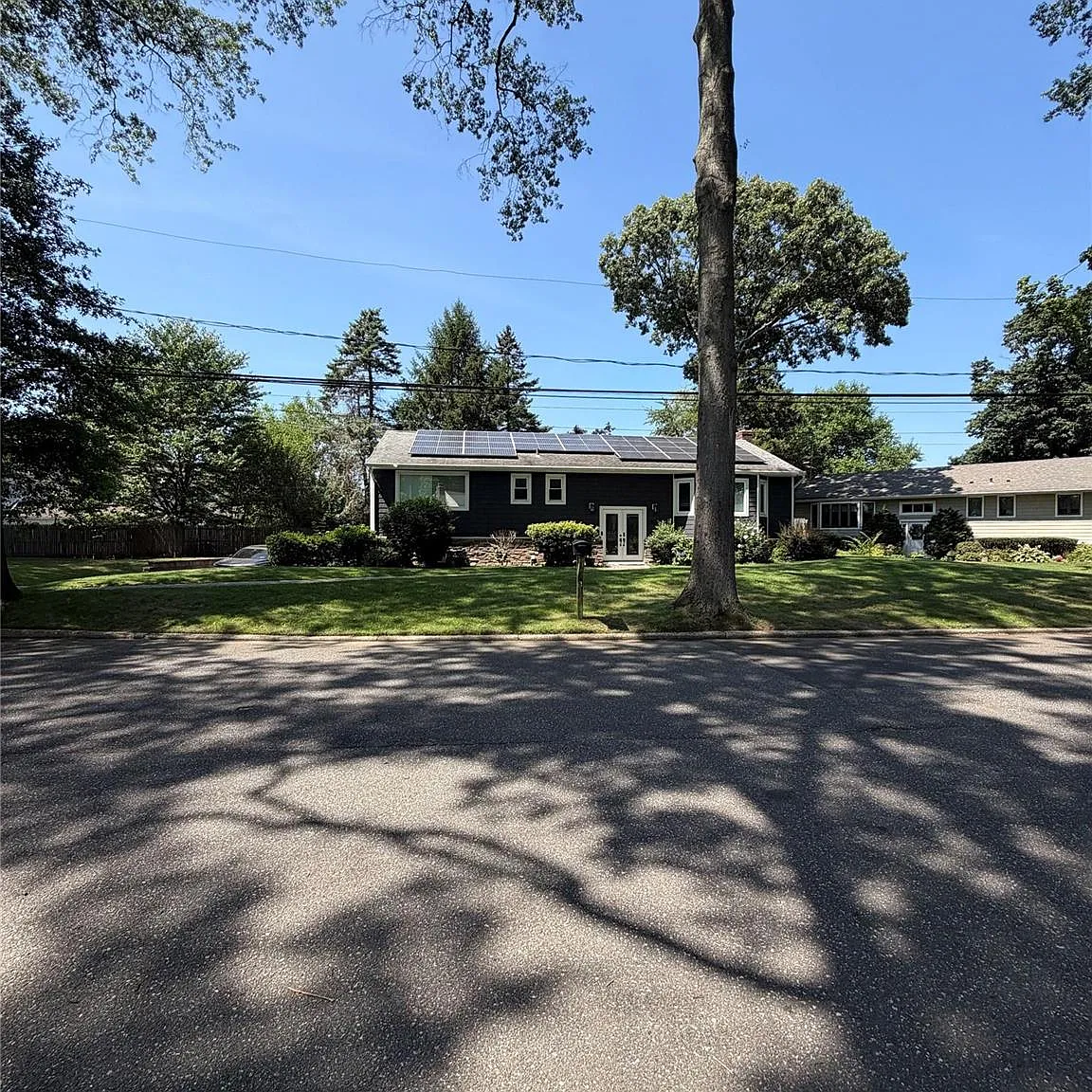 4 bed, 2.0 bath, 2500 sqft, $5,000 — Photo 1