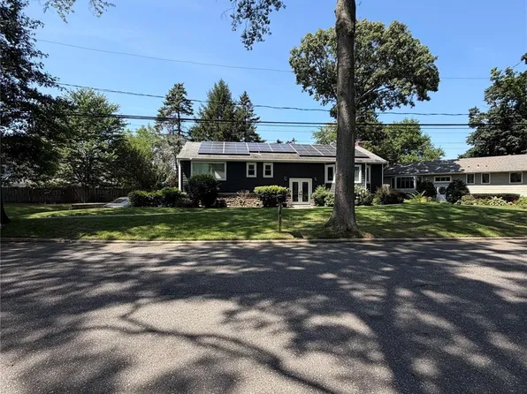 6 Raphael St, Huntington Station, NY 11746